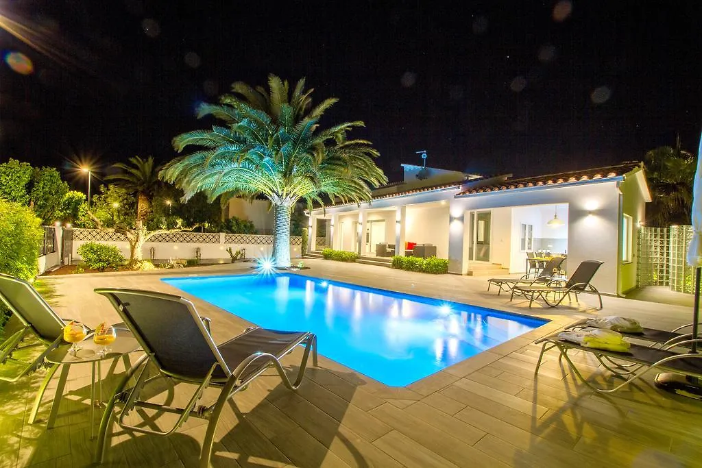 Leon Inmo Villa Palmera - 10337 Empuriabrava Spain