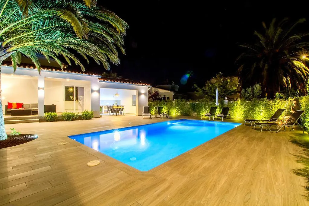 Leon Inmo Villa Palmera - 10337 Empuriabrava 0*,  Spain