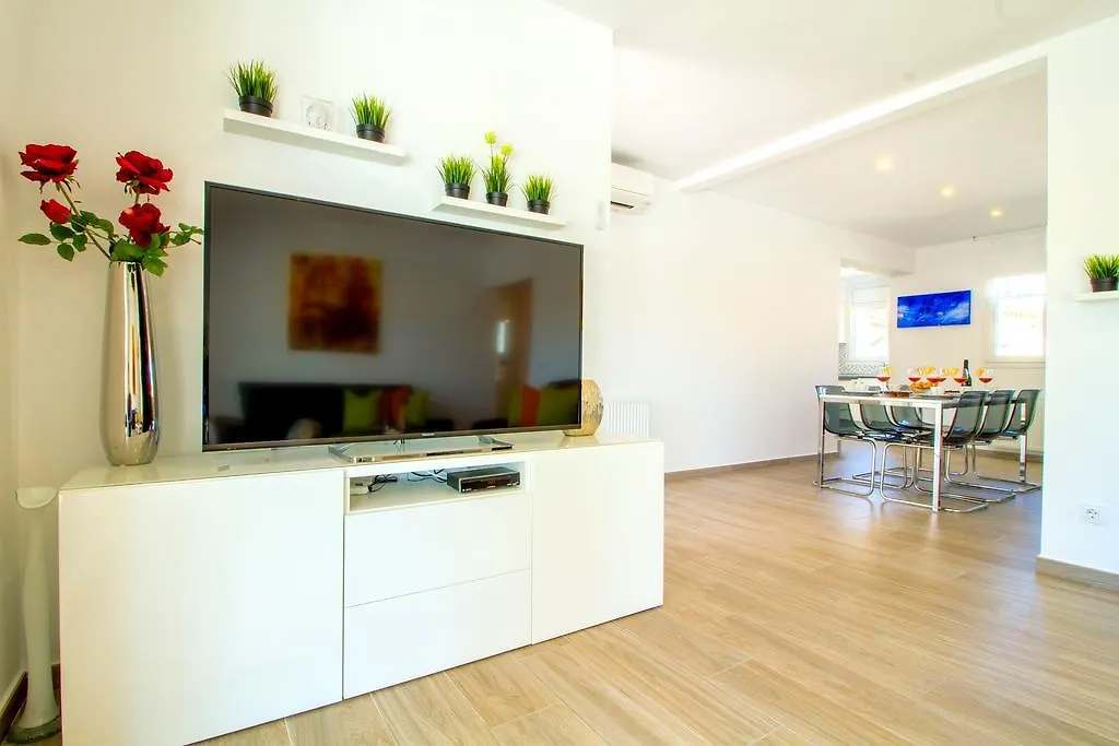 Leon Inmo Villa Palmera - 10337 Empuriabrava 0*,  Spain
