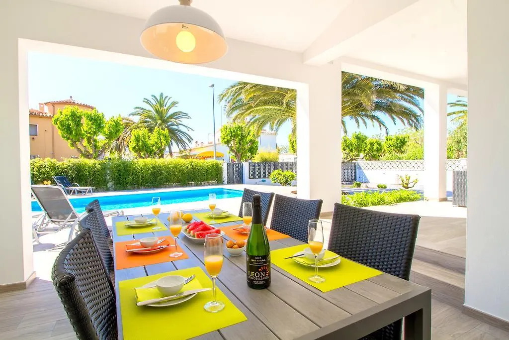 Leon Inmo Villa Palmera - 10337 Empuriabrava Spain