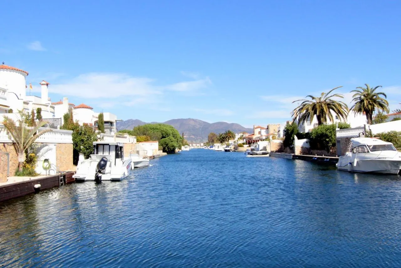 Leon Inmo Villa Palmera - 10337 Empuriabrava Spain